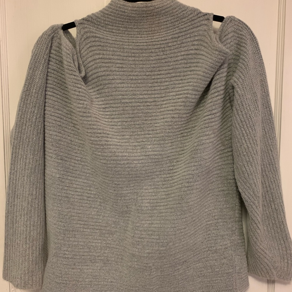 Light gray sweater, cut out shoulders